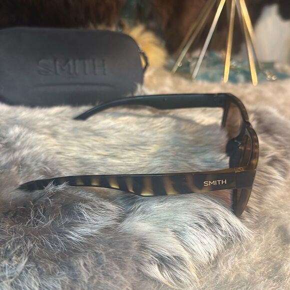 Smith Tortoise Sunglasses OS (4175) - Picture 3 of 3